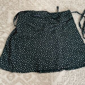Brandy Melville GENEVIEVE SKIRT Flowey wrap skirt with floral print 100% viscose